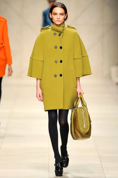Look 3